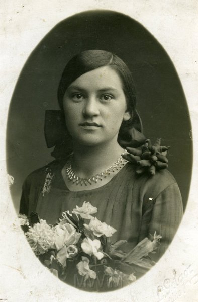 KKE 4835.jpg - Fot. Portret. Anna Lewonicz (z domu Dziurdź), Grodno, 1932 r.